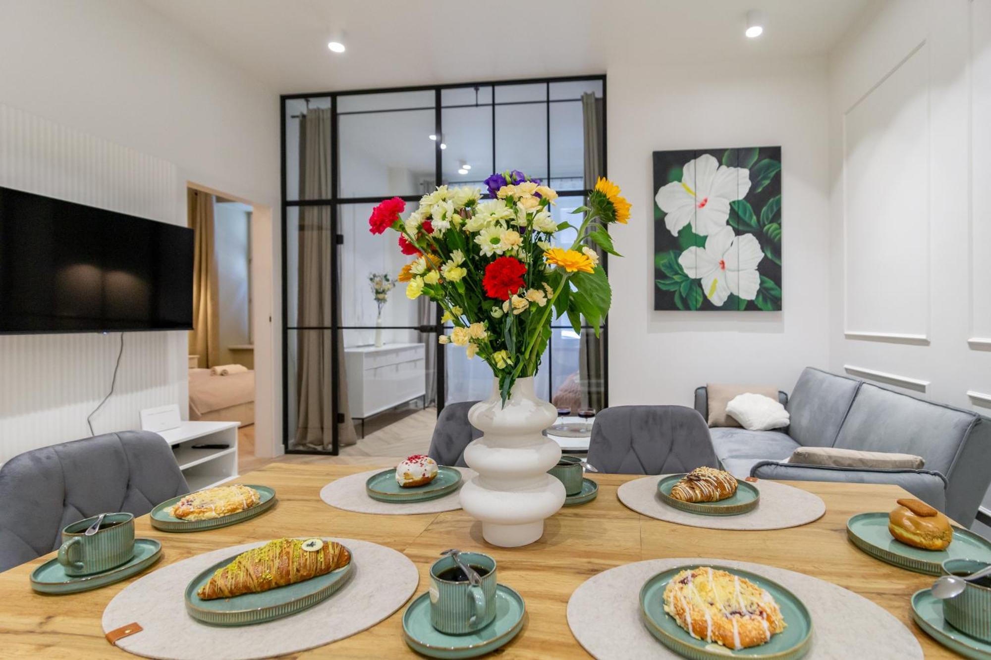 White Magnolia 4 Bedroom Premium And Parking Appartement *