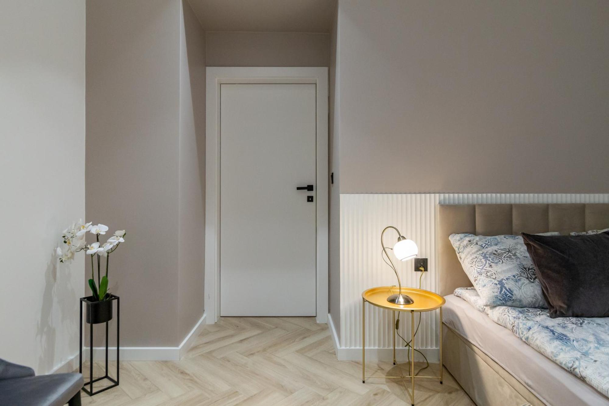 White Magnolia 4 Bedroom Premium And Parking Apartment *