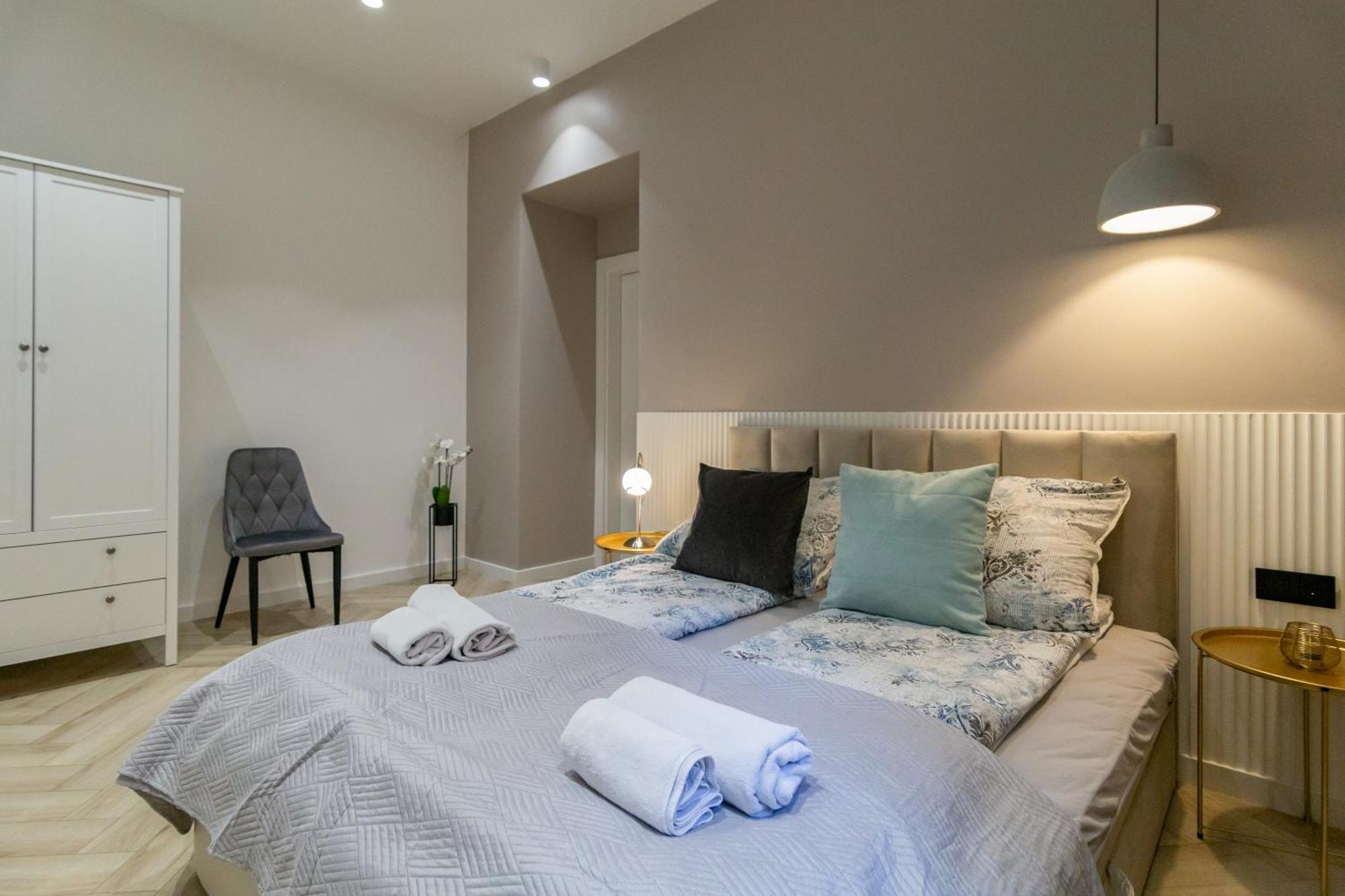 White Magnolia 4 Bedroom Premium And Parking Krakau