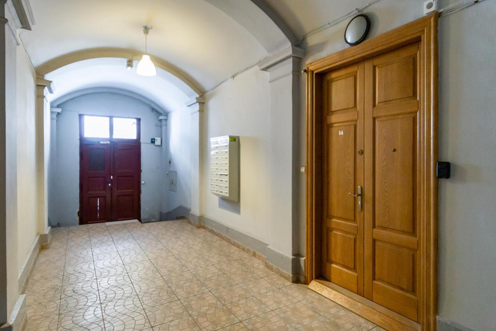 White Magnolia 4 Bedroom Premium And Parking Apartment Krakau