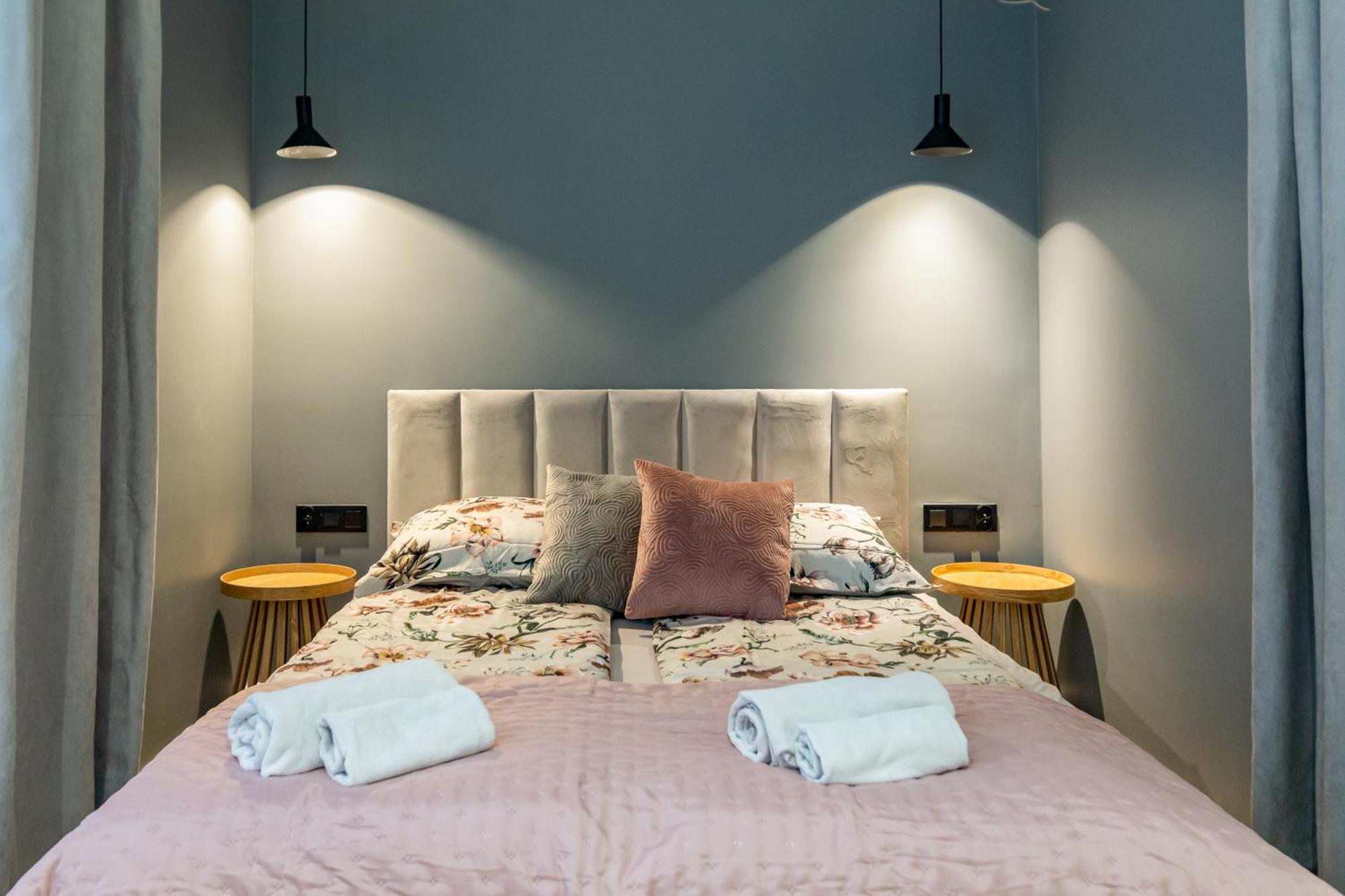 White Magnolia 4 Bedroom Premium And Parking Krakau