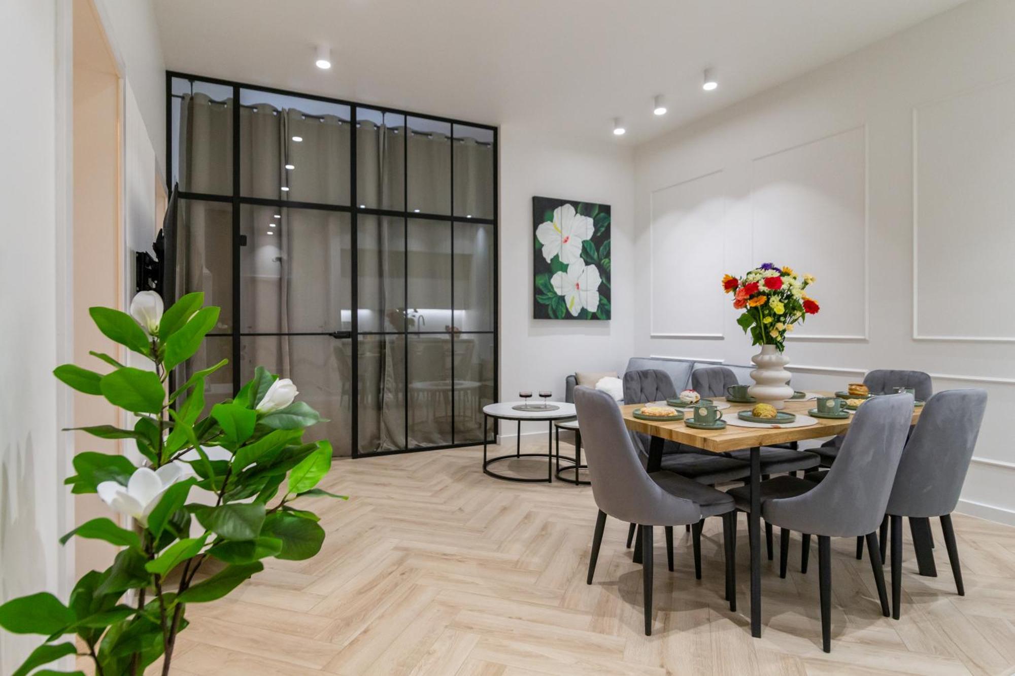 Apartment White Magnolia 4 Bedroom Premium And Parking Krakau