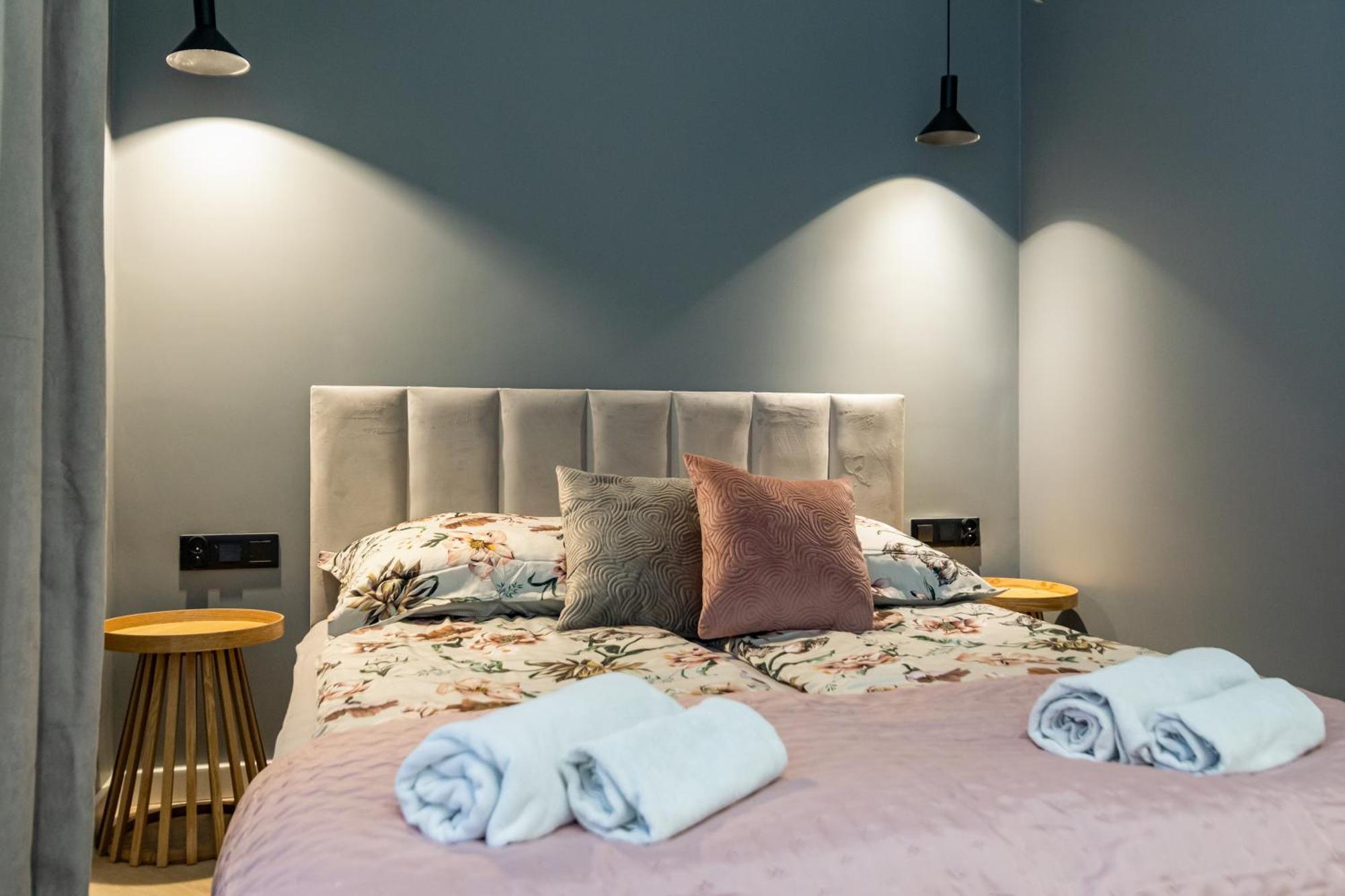 White Magnolia 4 Bedroom Premium And Parking * Krakau