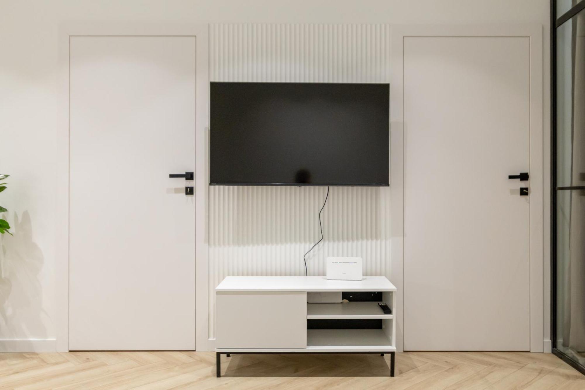 Apartment White Magnolia 4 Bedroom Premium And Parking Krakau