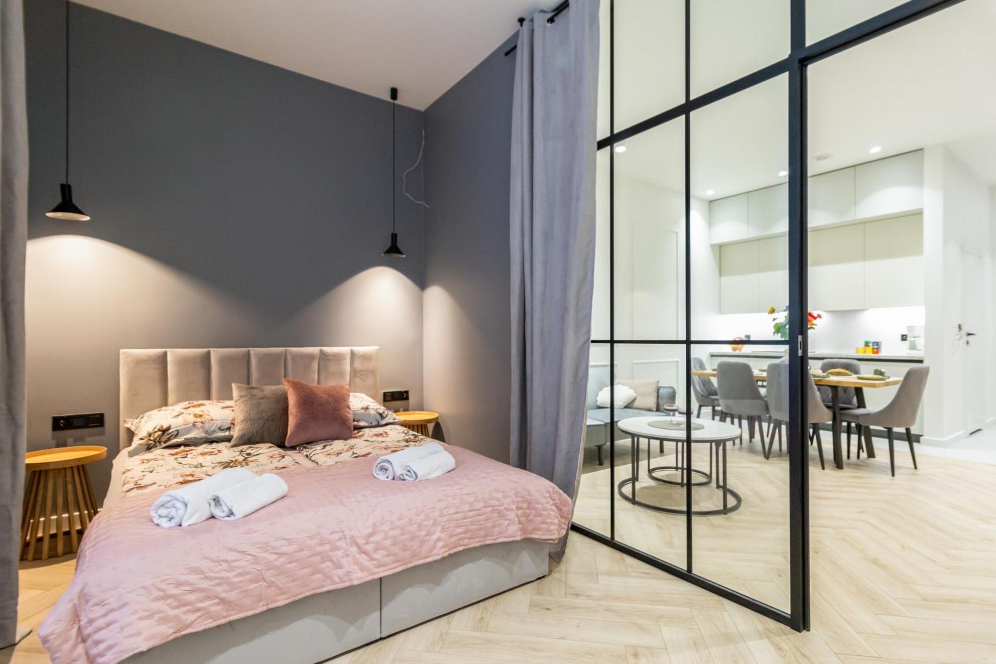 White Magnolia 4 Bedroom Premium And Parking Krakau