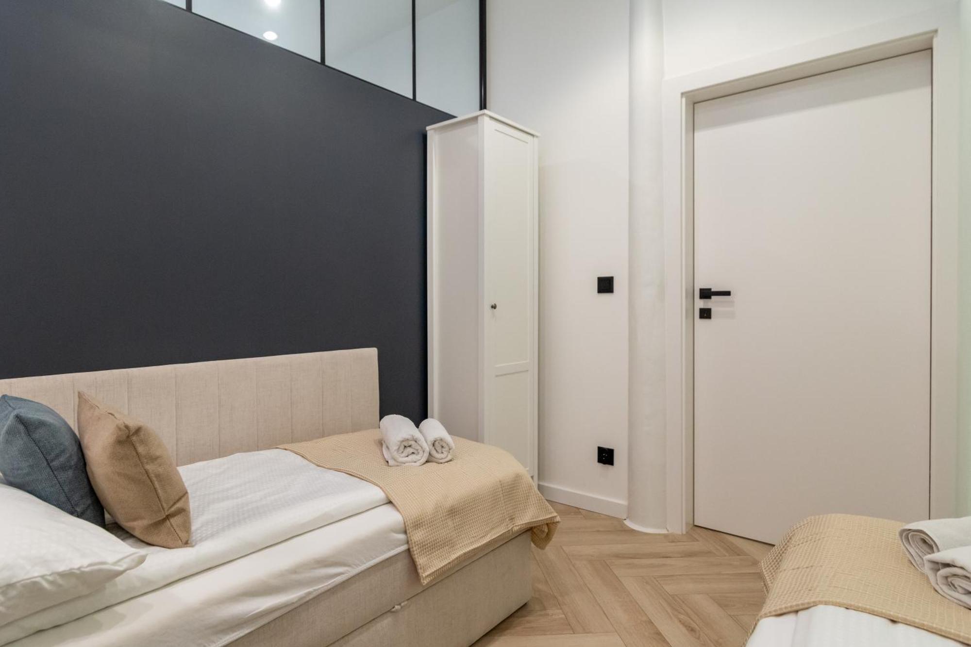 White Magnolia 4 Bedroom Premium And Parking * Krakau