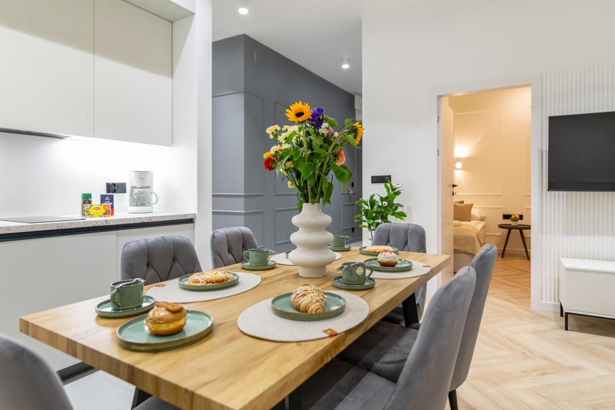Apartment White Magnolia 4 Bedroom Premium And Parking Krakau