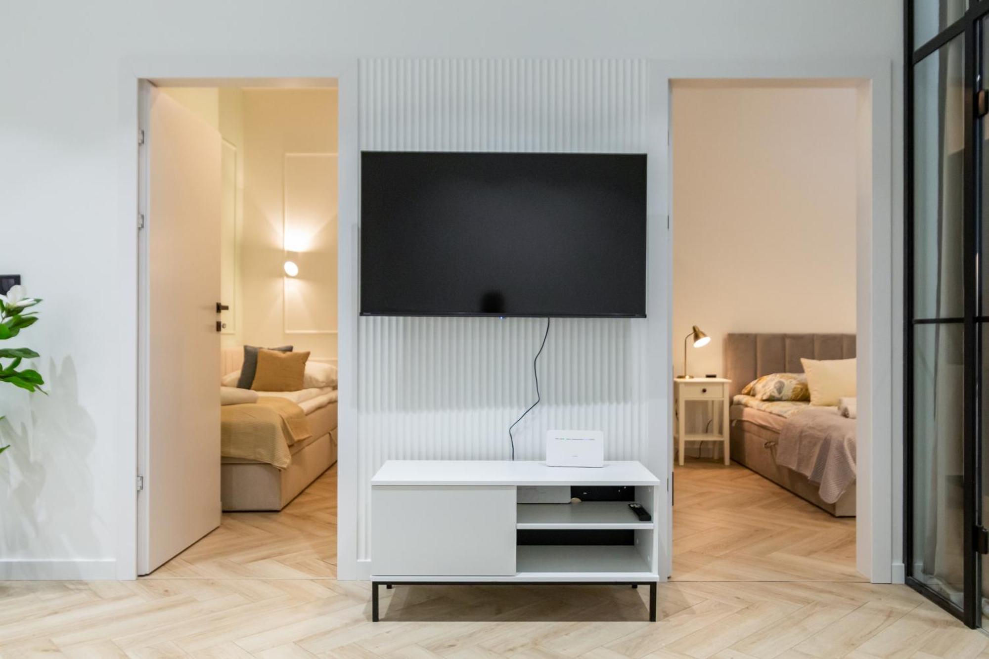 White Magnolia 4 Bedroom Premium And Parking * Krakau