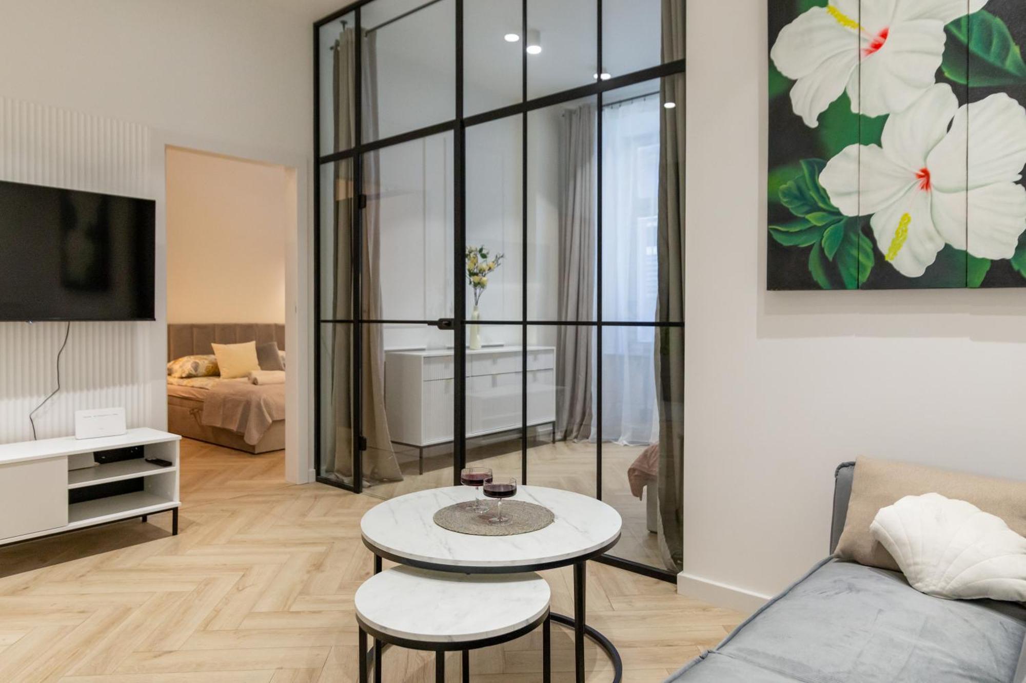 White Magnolia 4 Bedroom Premium And Parking Apartment