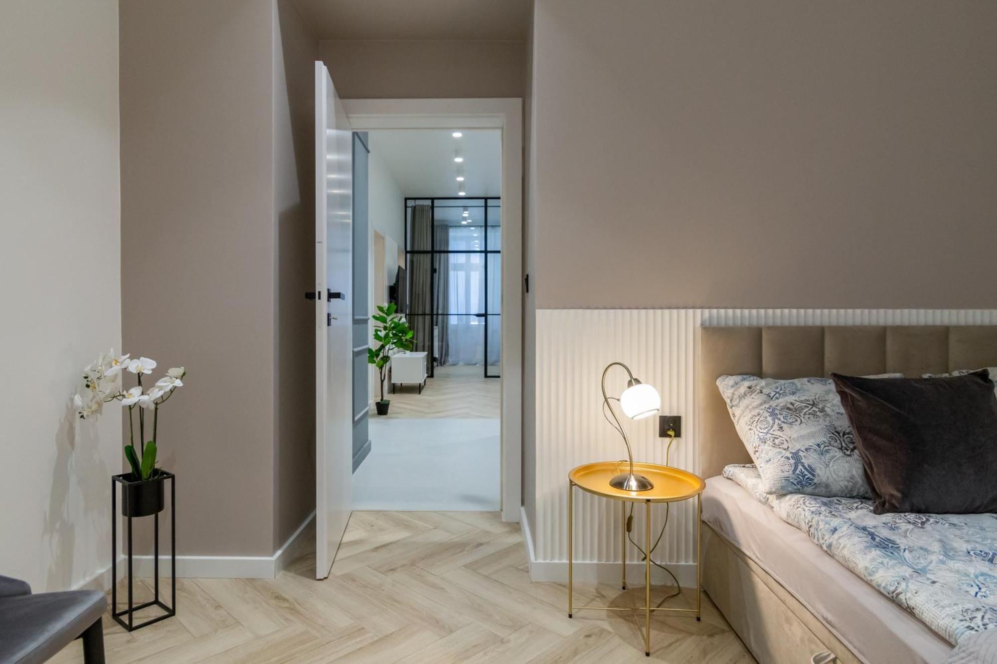 White Magnolia 4 Bedroom Premium And Parking Apartment *