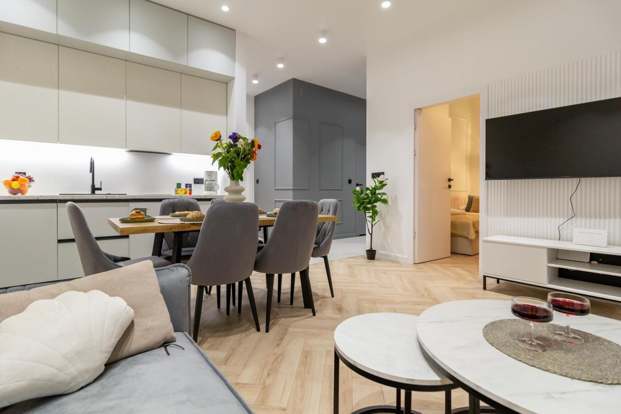White Magnolia 4 Bedroom Premium And Parking Krakau