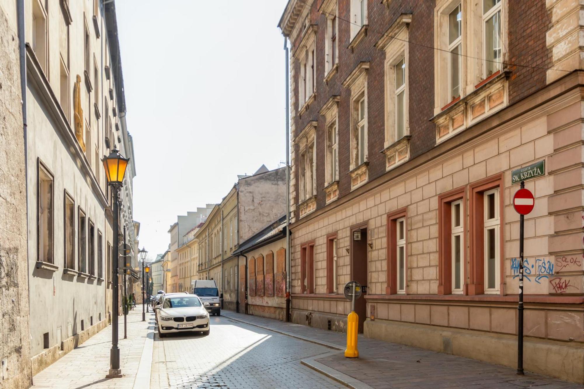 White Magnolia 4 Bedroom Premium And Parking Apartment Krakau