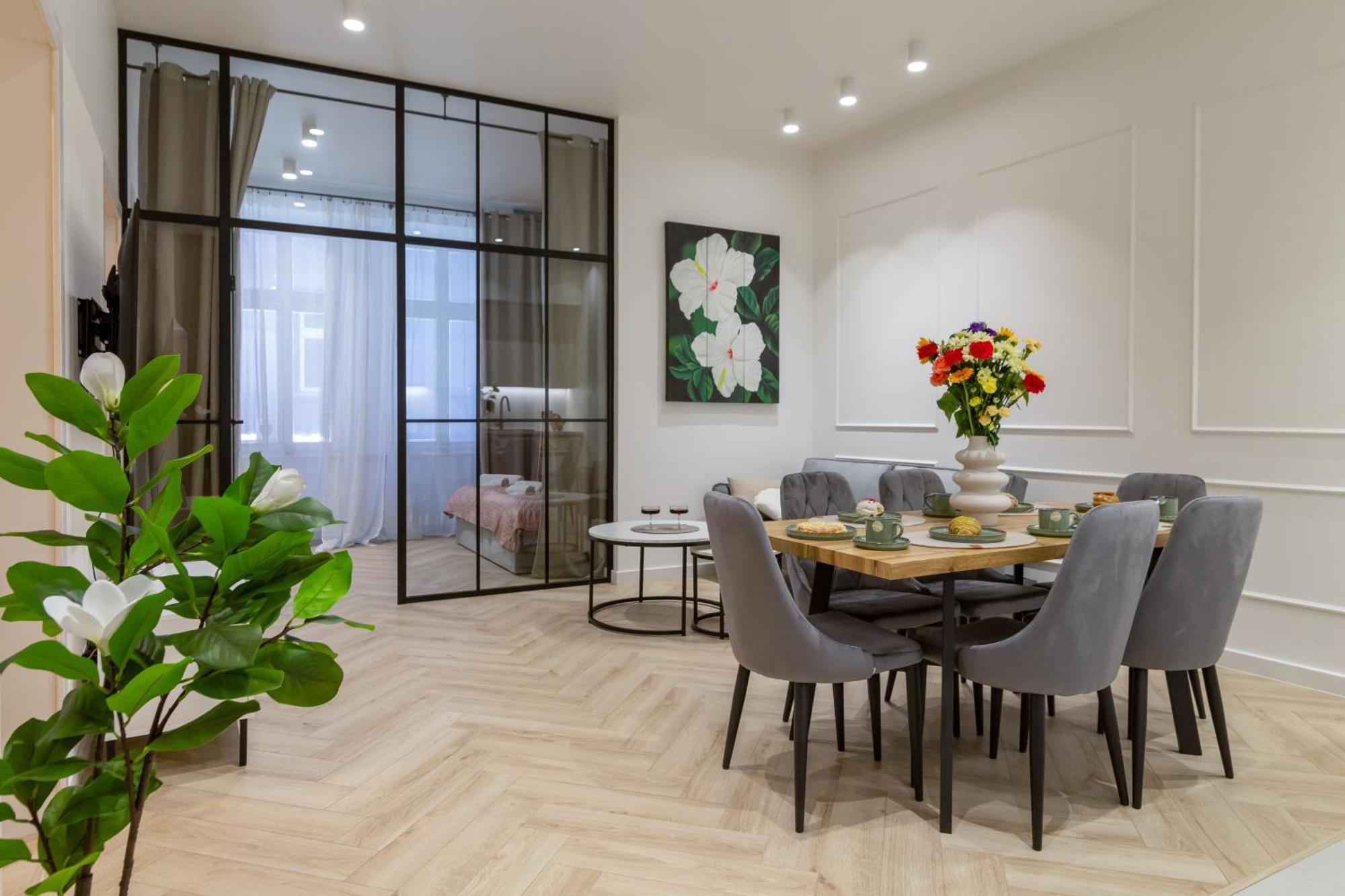 White Magnolia 4 Bedroom Premium And Parking Apartment